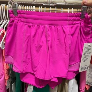NWT Lululemon Hotty hot 4” short